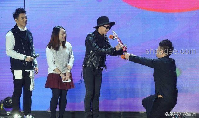 王思聪带多位美女看权志龙演唱会：一场奢华追星记